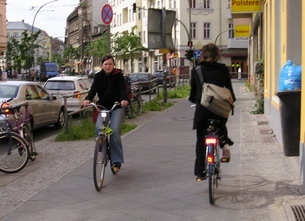 Radfahrer auf dem Gehweg