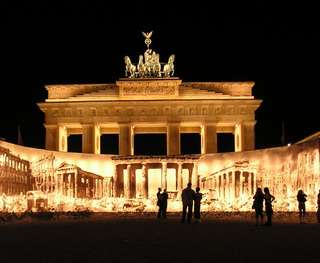 Brandenburger Tor zum 60. Jahrestag der Befreiung